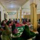 Para perempuan dan ibu-ibu Jamaah Ahmadiyah saat mengikuti pengajian di salah satu masjid di Kota Kendari