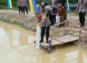 Wakapolda Sultra Tebar Benih Ikan di Kolam Polsek Meluhu