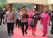 Polda Sultra Gelar Upacara Tradisi Pelepasan Purnawira Pati Brigjen Pol (Purn) Tumpal Damayanus