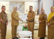 Wali Kota Kendari Serahkan SK Pengangkatan Plt Camat Kendari dan Nambo