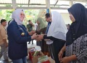Peduli Sesama, Pemkot Kendari Serahkan Bantuan Sosial pada Korban Banjir di Empat Kelurahan