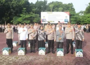 Polda Sultra Salurkan 4.725 Paket THR ke Berbagai Kalangan