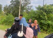 Perkemi Kabupaten Buton Bagikan Takjil kepada Pengendara di Bulan Ramadan