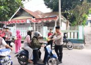 Kapolres Baubau Pimpin Pembagian Takjil Ramadan kepada Warga