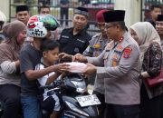 Peduli Sesama di Bulan Ramadan, Polda Sultra dan Insan Pers Bagikan Ribuan Takjil kepada Pengendara