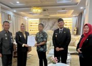 Wali Kota Kendari Serahkan SK Penunjukan Empat Plt Camat