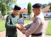 Penghormatan Terakhir, Polda Sultra Berikan Penghargaan Kenaikan Pangkat Luar Biasa untuk Aiptu Anumerta Fajar Iwu