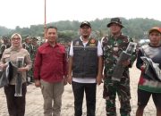 Wakil Wali Kota Kendari Pimpin Wisata Pungut Sampah di Teluk Kendari 