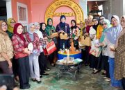 Ketua Dekranasda Kota Kendari Kunjungi Rumah Industri Kreatif Ariestha dan UMKM Binaan