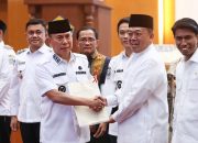 Kunker di Sultra, Menteri ATR Serahkan 445 Sertifikat Aset Pemerintah dan Tanah Wakaf Rumah Ibadah
