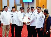 Wakil Wali Kota Kendari Terima Sertifikat Aset Pemerintah Kota dari Menteri ATR/BPN