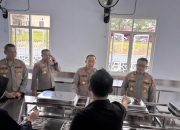 Pastikan Program MBG Berjalan Sukses, Kapolda dan Wakapolda Sultra Uji Peralatan Dapur SPPG Brimob