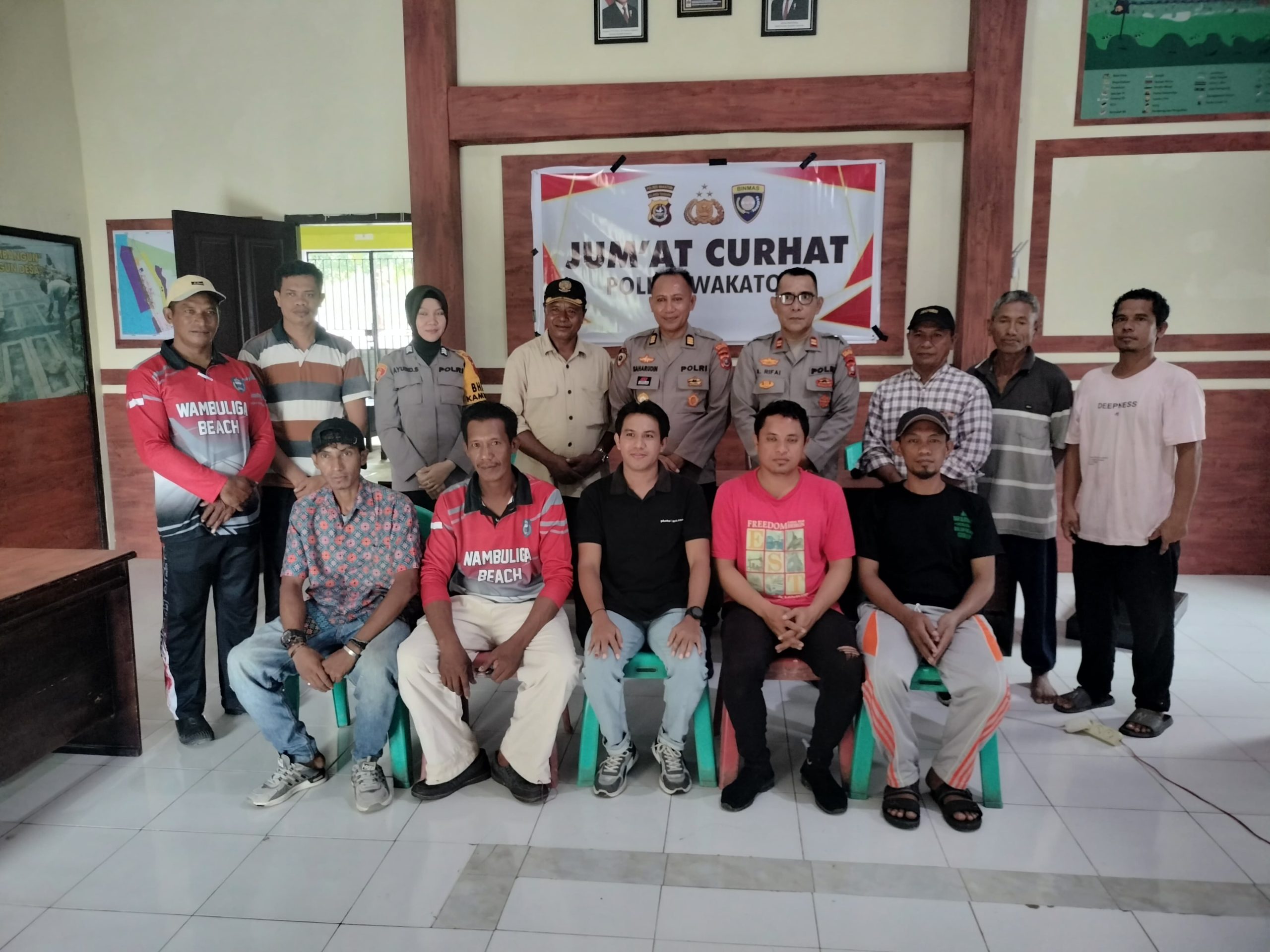 Tim Polres Wakatobi bersama Masyarakat Desa Sombu