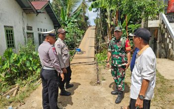 Polres Merangin Turun Tangan Perbaiki Jembatan Gantung Viral di Medsos