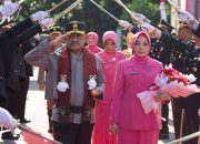 Kapolda Sultra Irjen Didik Agung Widjanarko Disambut Tarian Adat dan Pedang Pora, Siap Teruskan Program Ketahanan Pangan
