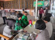 Bid Dokkes Polda Sultra Gelar Pemeriksaan Kesehatan Gratis untuk Pengemudi Ojek Online