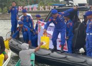 Sambut Hari Bhayangkara ke-79, Dirpolairud Polda Sultra Salurkan Bansos untuk Nelayan Teluk Kendari