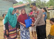 Sambut Hari Bhayangkara ke-79 Ditbinmas Polda Sultra Salurkan 100 Paket Bansos untuk Warga Sekitar TPA Puuwatu