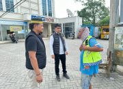 Diduga Pungli, Satgas Gakkum Tegur Juru Parkir di Swalayan Megros Anduonohu Kendari 