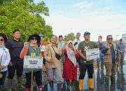 Peringati Hari Mangrove Sedunia 2025, Pemkot Kendari Tanam 500 Mangrove di Pesisir Bungkutoko