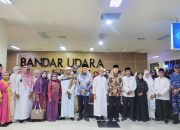 Gubernur Didampingi Kakanwil Kemenag Sultra Sambut Kedatangan Kloter Pertama Jemaah Haji Sultra