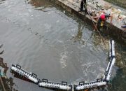 Pertamina Patra Niaga Sulawesi Wujudkan Lingkungan Bersih Lewat Trash Barrier Sungai Pasar Lakessi