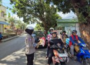 Sambut HUT RI ke-80, Polres Baubau Bagikan 700 Bendera Merah Putih Sembari Imbau Tertib Berlalu Lintas