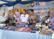 Menkraf Kunjungi Stand Dekranasda Kota Kendari di Pameran Ekonomi Kreatif dan Pariwisata Rakornas PHD