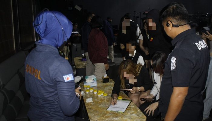 Polisi Tes Urine Pegawai dan Pengunjung Exodus Kendari, 1 Orang Positif Narkoba