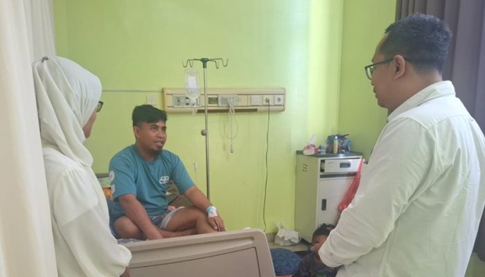 Momen Harpelnas 2025: Manajemen BPJS Ketenagakerjaan Kendari Kunjungi Peserta yang Mengalami Kecelakaan Kerja