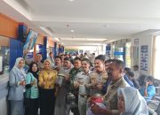 Ditlantas Polda Sultra Bersama Jasa Raharja Apresiasi Wajib Pajak Tertib, Berikan Helm Standar SNI