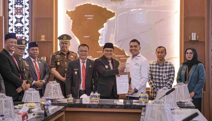 Pemkab Konawe dan Bank Sultra Sepakati KKPD dan Salurkan Bantuan Pendidikan Rp250 Juta