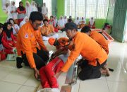 Pertamina Patra Niaga Sulawesi Hadirkan Simulasi Siaga Bencana Seru di SMA 8 Mandai