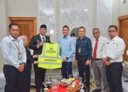 Pemkot Kendari Terima Bantuan 350 Rompi Parkir dari Bank Sultra