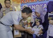 Jasa Raharja Serahkan Bantuan Souvenir untuk Anak-anak Komunitas Sadar Lalu Lintas Usia Dini Sultra