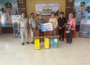 Jasa Raharja Sultra Serahkan Bantuan TJSL kepada Kelurahan dengan Tingkat Pembayaran Pajak Kendaraan Tertinggi di Kecamatan Batupoaro, Baubau