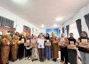 Anggota DPD RI Serahkan 500 Dos PMT untuk Balita dan Ibu Hamil Bermasalah Gizi di Kendari