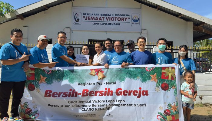Claro Hotel Kendari Lakukan Aksi Bersih-Bersih di Gereja Pantekosta Victory Jelang Natal 2025
