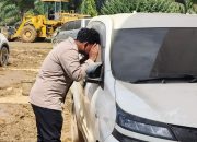 Kapolres Aceh Tamiang Cek Mobil Terdampak Banjir, Bantah Isu Mayat di Dalam Kendaraan