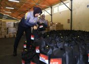 Slog Polri Percepat Distribusi Bantuan ke Tiga Provinsi Terdampak Bencana Melalui Jalur Udara dan Laut
