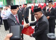 Momentum HAB ke-80 Kemenag RI, Gubernur Sultra Sematkan Satyalancana Karya Satya dan Gelontorkan 100 juta untuk Madrasah