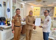 Wali Kota Kendari Serahkan Surat Tugas Plt Kepala Dinas Sosial dan Plt Lurah Mata