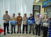 Kapolda Sultra Bersama Bupati Kolaka Serahkan SIM Digital Melalui Aplikasi SINAR