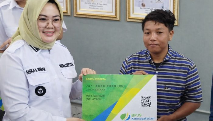 1.500 Pekerja Informal di Kendari Terima Kartu Kepesertaan BPJS Ketenagakerjaan