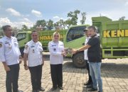 PT ST Nikel Serahkan Dua Unit Armada Sampah ke Pemkot Kendari 