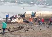Pemkot Kendari Lakukan Pembersihan Bangkai Kapal di Kawasan Papalimba