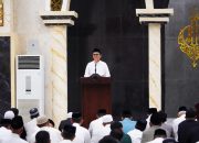 Bupati Kolaka Laksanakan Sholat Tarawih Pertama di Masjid Agung Khaera Ummah