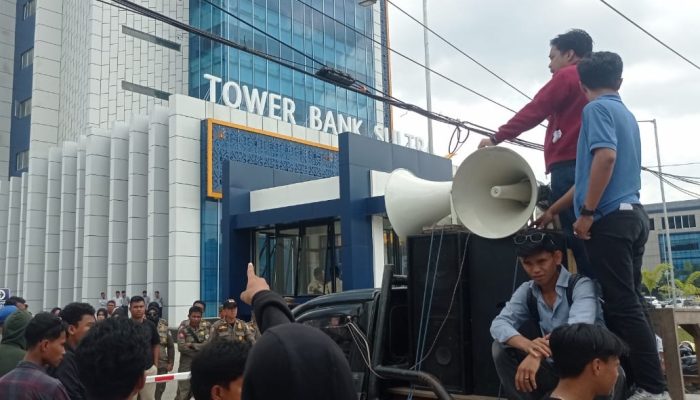 Aksi Lanjutan Mahasiswa Unsultra, Minta Bank Sultra Buka Blokir Rekening Yayasan