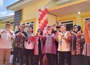Wali Kota Kendari Hadiri Penyerahan Satu Unit Rumah kepada Pemenang Gebyar Maxcell Spektakuler