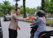 Ramadan Penuh Berkah, Tiga Satker Polda Sultra Serentak Bagikan Takjil kepada Masyarakat